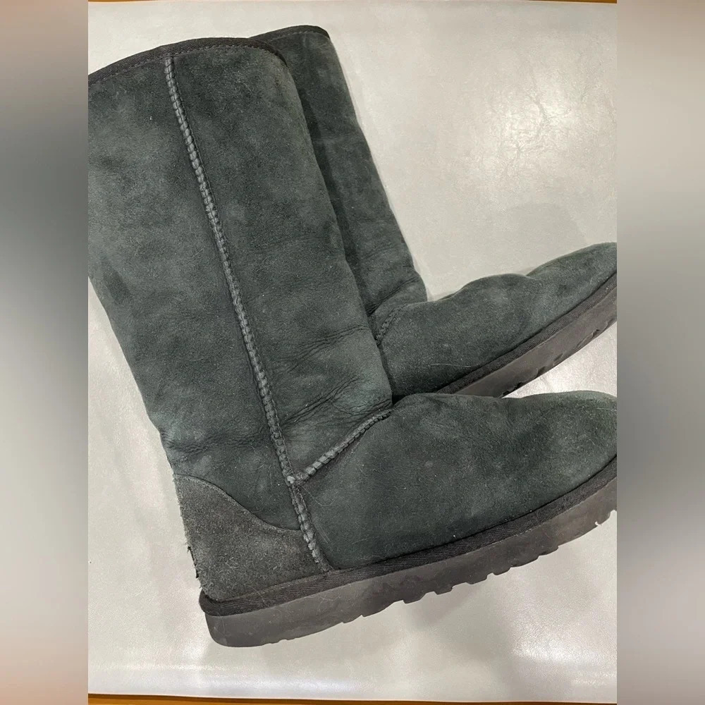 Uggs Womens Size 8 Classic Tall II Suede Sheepskin Boots Black Ugg